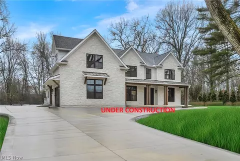 690 Club Dr W, Aurora, OH 44202