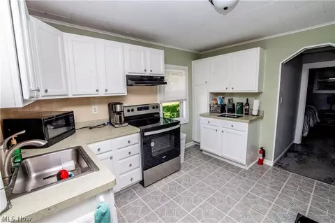 Kitchen - 110 Boardman Blvd, Boardman, OH 44512 photo 1 of 2