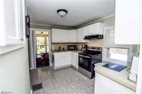 Kitchen - 110 Boardman Blvd, Boardman, OH 44512 photo 2 of 2