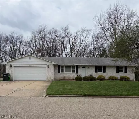 953 Carnation St NE, Massillon, OH 44646