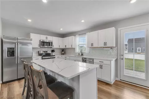 180 Wild Flower Dr, Elyria, OH 44035 photo 9