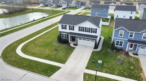 180 Wild Flower Dr, Elyria, OH 44035 photo 3