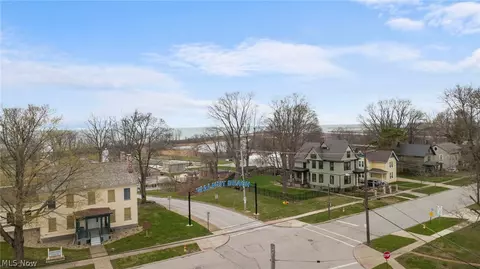 231 Lake Ave, Ashtabula, OH 44004 photo 2