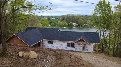 15 Huron Trl, Malvern, OH 44644