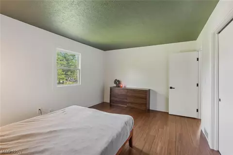 Bedroom - 30320 Miles Rd, Solon, OH 44139 photo 6 of 10