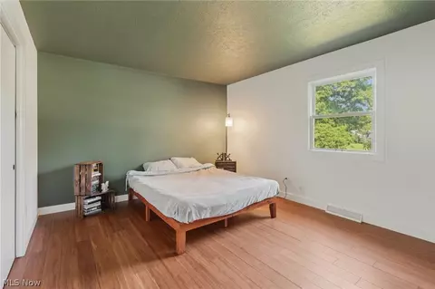 Bedroom - 30320 Miles Rd, Solon, OH 44139 photo 5 of 10