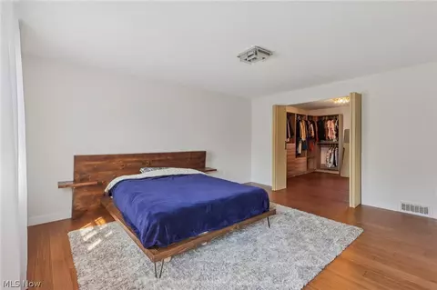 Bedroom - 30320 Miles Rd, Solon, OH 44139 photo 4 of 10