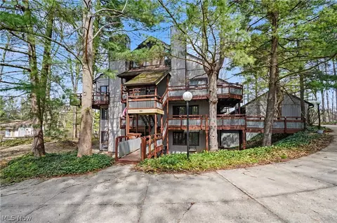 2197 Pinebrook Trl, Cuyahoga Falls, OH 44223