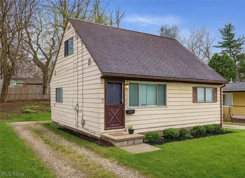 1300 Hazel St, Akron, OH 44305