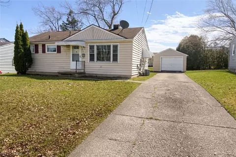 2471 Chaney Cir, Youngstown, OH 44509