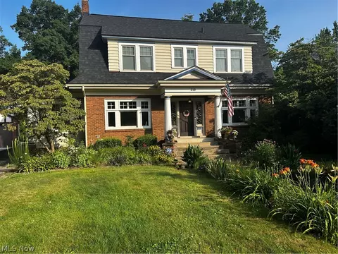 210 Storer Ave, Akron, OH 44302