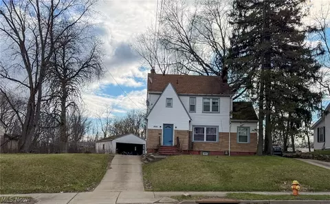 2233 Glenwood Ave, Youngstown, OH 44511