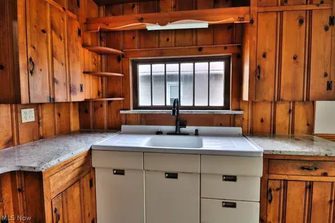 Kitchen - 46346 County Road 495, Coshocton, OH 43812 photo 2 of 2