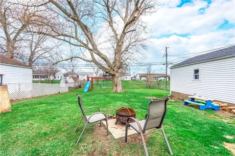 Exterior - 572 Bell Ave, Elyria, OH 44035 photo 5 of 8