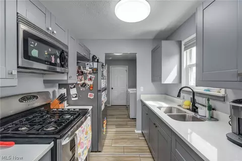 Kitchen - 572 Bell Ave, Elyria, OH 44035 photo 3 of 4