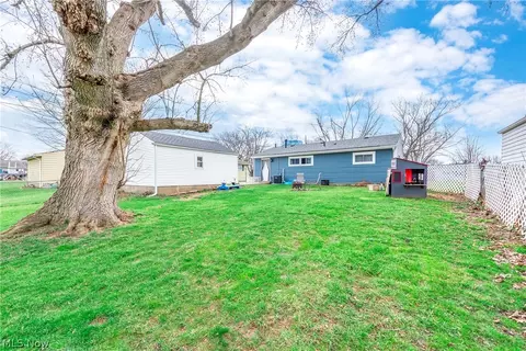 Exterior - 572 Bell Ave, Elyria, OH 44035 photo 7 of 8