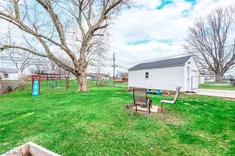 Exterior - 572 Bell Ave, Elyria, OH 44035 photo 6 of 8