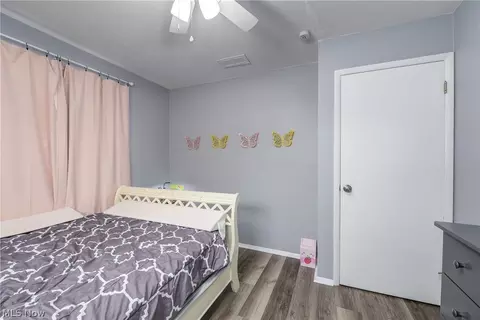 Bedroom - 572 Bell Ave, Elyria, OH 44035 photo 5 of 5