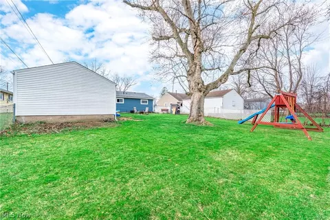 Exterior - 572 Bell Ave, Elyria, OH 44035 photo 8 of 8