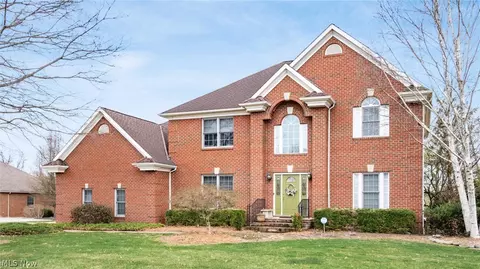 3168 Maple Creek Dr, Zanesville, OH 43701