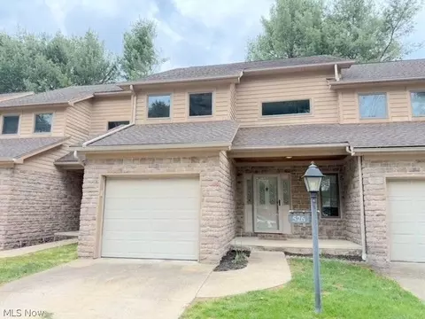 526 Oakdale Dr, Dover, OH 44622