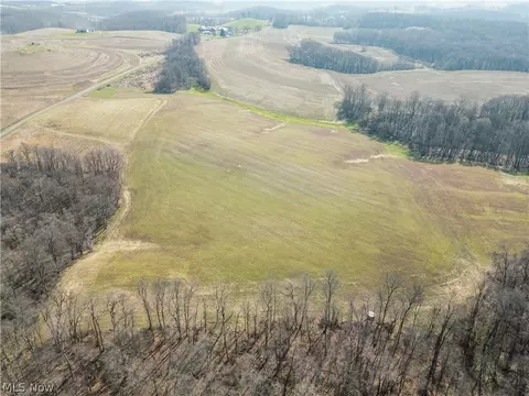 Pleasant Hill Drive, Fresno, OH 43824