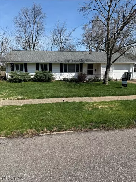 112 Meadow Dr, Berea, OH 44017