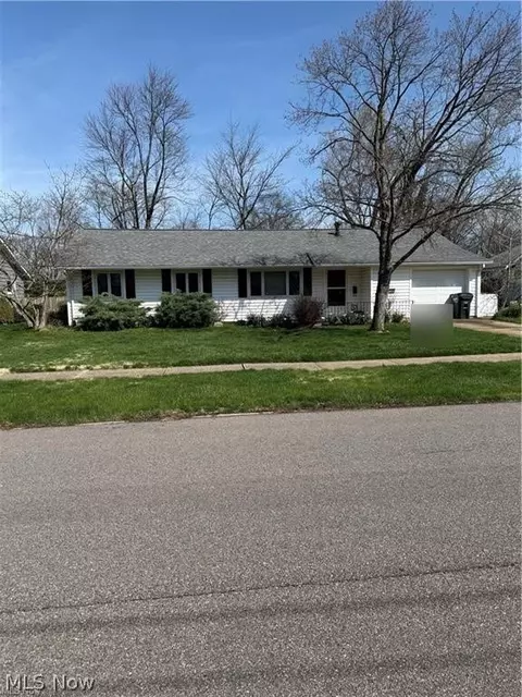 112 Meadow Dr, Berea, OH 44017