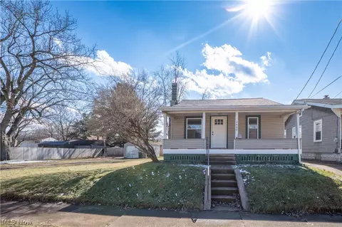 2408 21st St NE, Canton, OH 44705