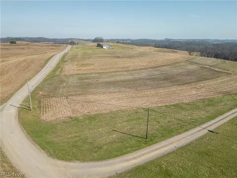 Pleasant Hill Drive Sw, Fresno, OH 43824