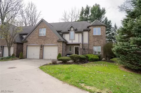 26 Aberdeen Ct, Rocky River, OH 44116
