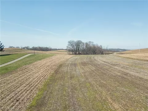 Pleasant Hill Drive, Fresno, OH 43824