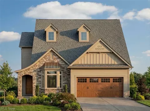 38 Hawthorne Estates Dr, Solon, OH 44139