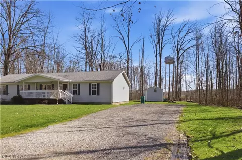 Exterior - 898 Longshadow Dr, Roaming Shores, OH 44084 photo 1 of 8