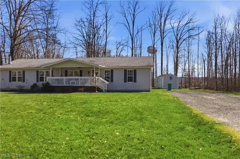 898 Longshadow Dr, Roaming Shores, OH 44084