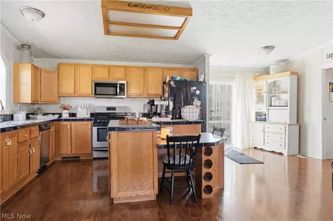 Kitchen - 898 Longshadow Dr, Roaming Shores, OH 44084 photo 3 of 4