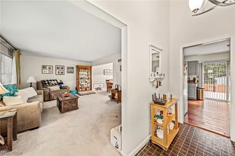 Entry Way - 4234 Caylor Ct, Ashtabula, OH 44004 photo 1 of 3