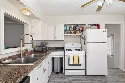 Kitchen - 41819 Emerson Ct, Elyria, OH 44035 photo 1 of 2