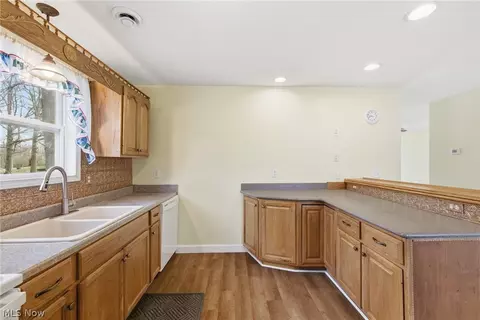 655 Spangler St, Willard, OH 44890 photo 10
