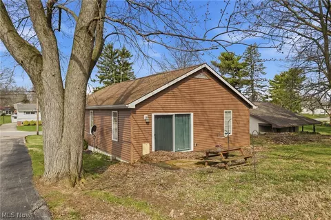 655 Spangler St, Willard, OH 44890 photo 3
