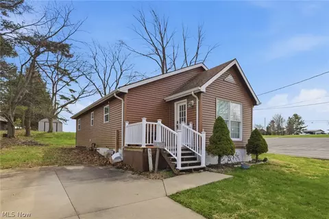 655 Spangler St, Willard, OH 44890 photo 2