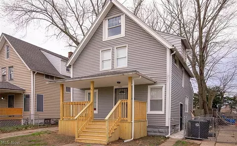 886 E 75th St, Cleveland, OH 44103