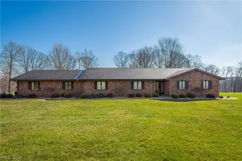 52 Hilda Cir, Bloomingdale, OH 43910