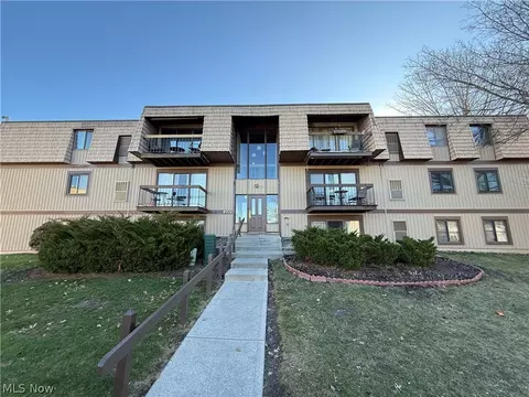 9721 Sunrise Blvd #L-1, North Royalton, OH 44133