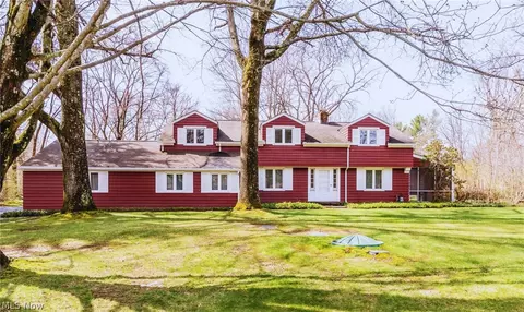 110 Meadowhill Ln, Moreland Hills, OH 44022