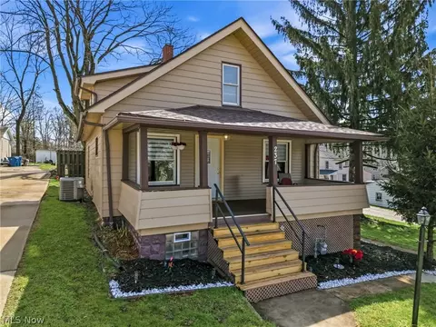 237 Watson St, Lowellville, OH 44436