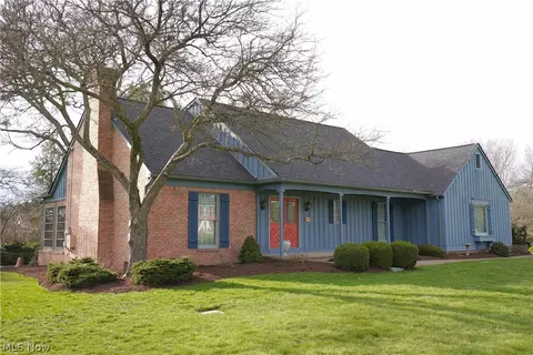1235 Briarview Ave NW, North Canton, OH 44720