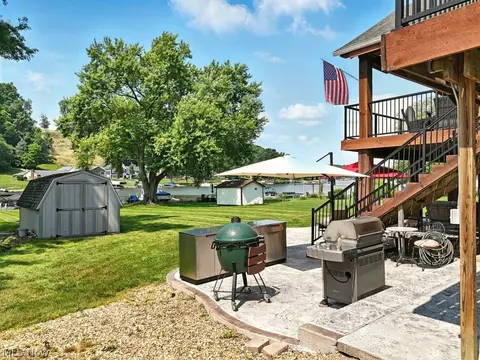 196 E Mohawk Dr, Malvern, OH 44644 photo 6