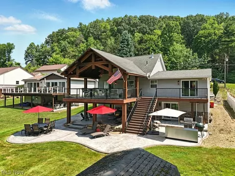 196 E Mohawk Dr, Malvern, OH 44644 photo 3