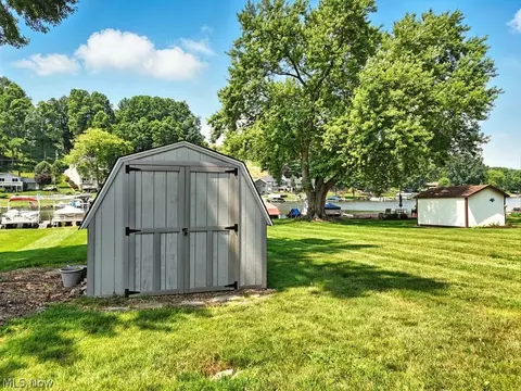 196 E Mohawk Dr, Malvern, OH 44644 photo 44